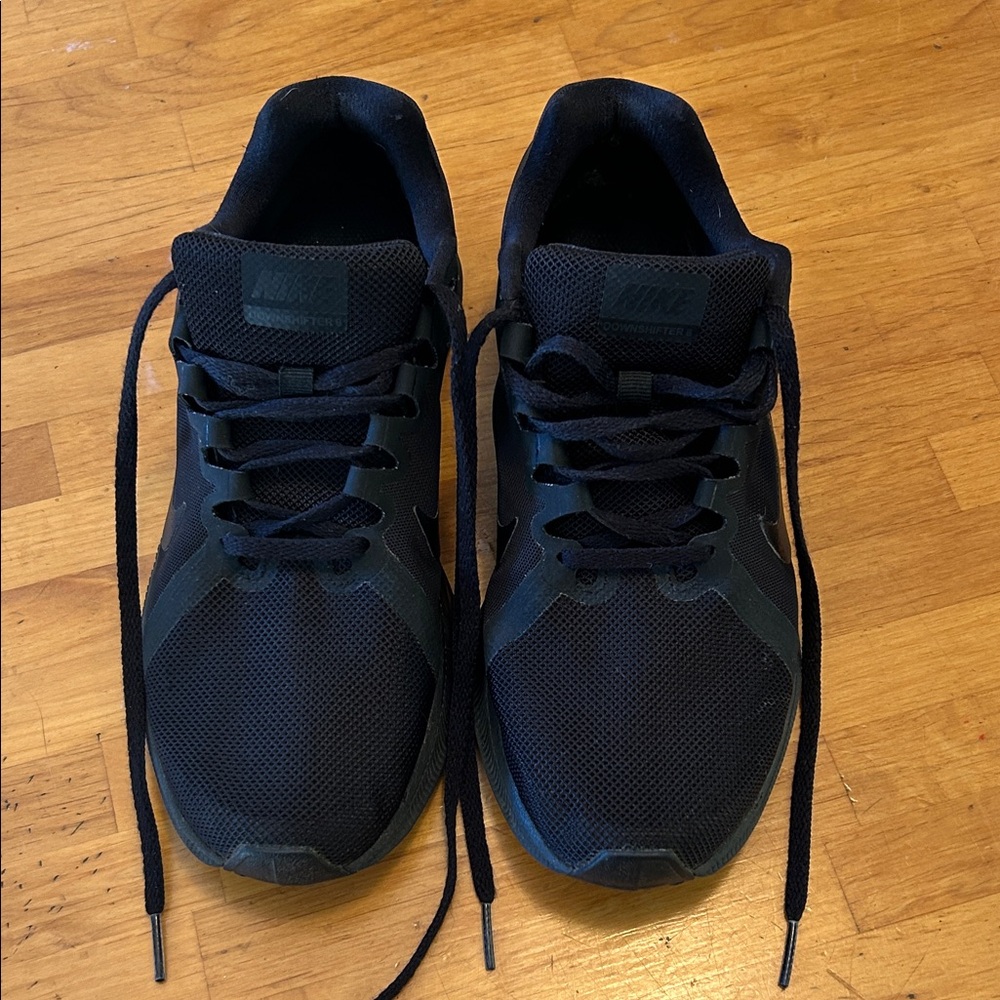 Nike Women’s Black Athletic Running Shoes.